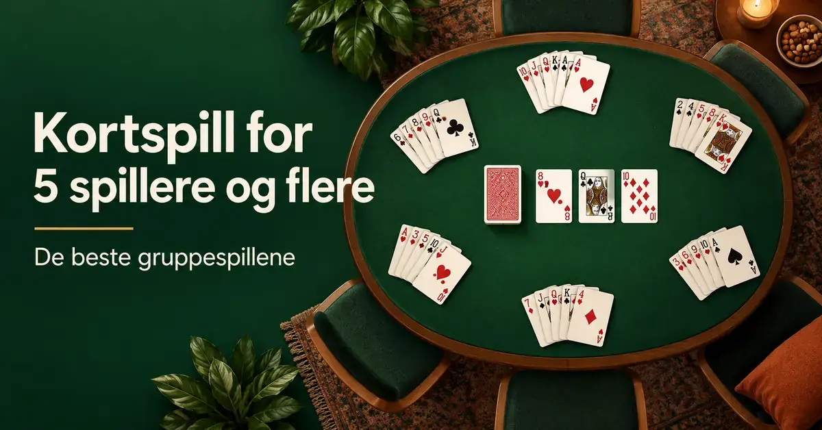Seks sett med spillkort ligger rundt et grønt bord ved siden av teksten «Kortspill for 5 spillere og flere – De beste gruppespillene».